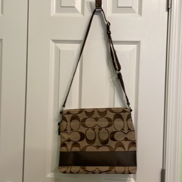 Coach canvas crossbody or shoulder bag excellent condition - Picture 2 of 11